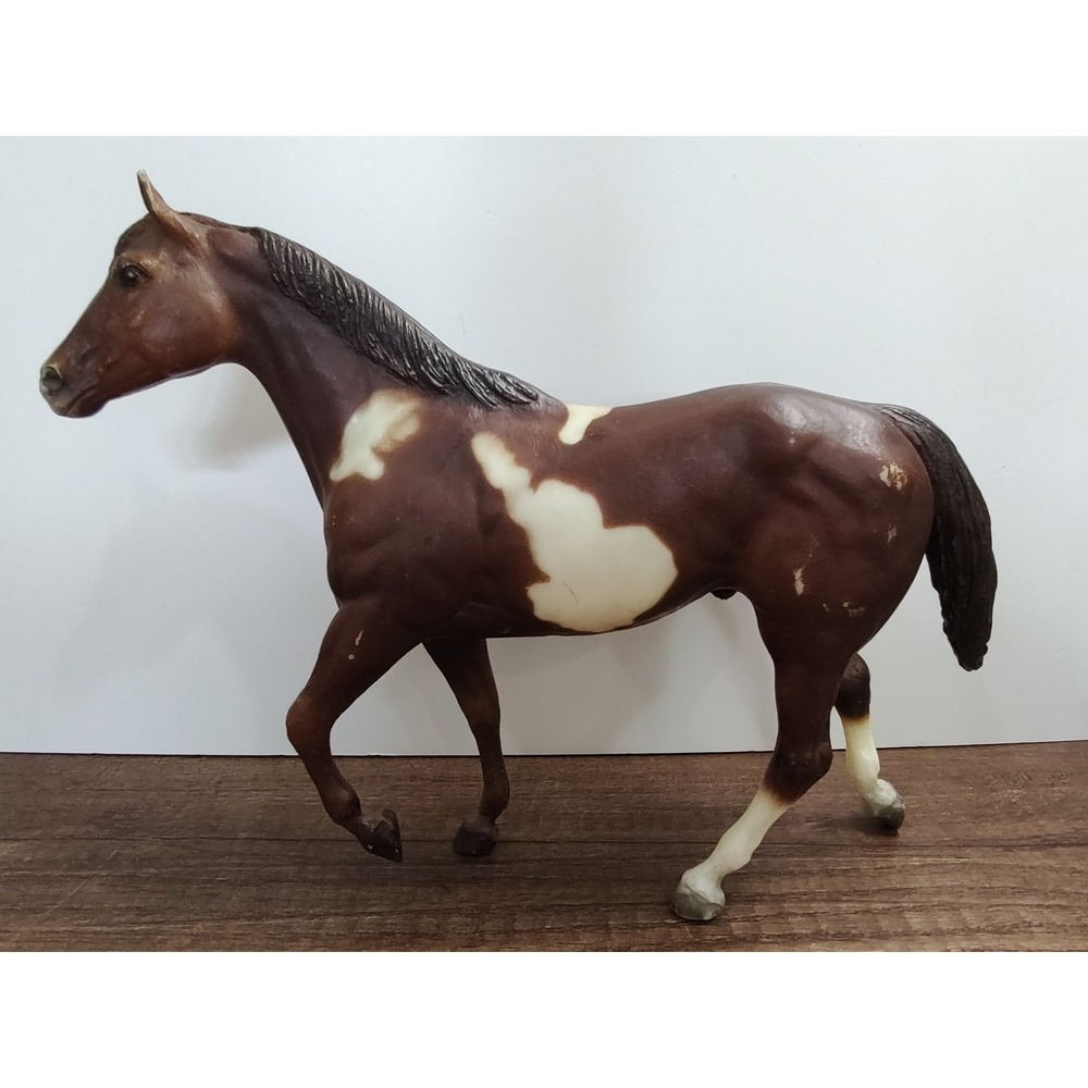 BREYER HORSE BROWN & WHITE 10" WIDE 8" HIGH A5